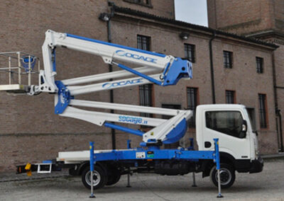 AEREE AUTOCARRATE 27 METRI PATENTE C